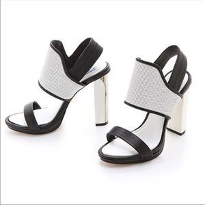 BCBG Max Azria White & Black Chunky Heel Sandal Sz: 9 1/2
